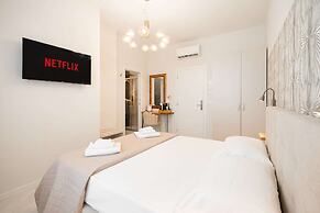 Avenue Suites