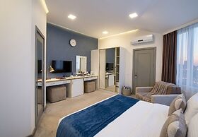 Sunday Hotel