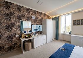 Sunday Hotel