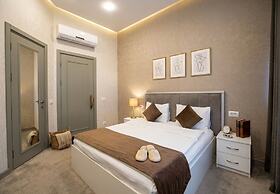 Sunday Hotel