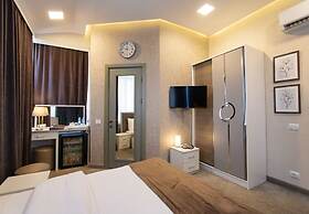 Sunday Hotel