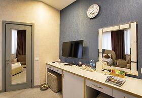 Sunday Hotel