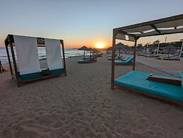 Andros Apt 2 Bed Free Wi-fi Safe Complex Pool