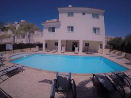 Andros Apt 2 Bed Free Wi-fi Safe Complex Pool