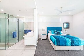 Zen Sapphire Shore Balcony - Pool - Work Desk