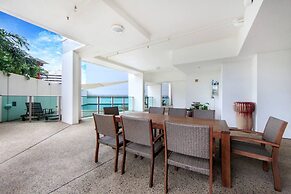 Zen Sapphire Shore Balcony - Pool - Work Desk