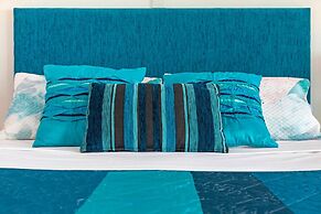 Zen Sapphire Shore Balcony - Pool - Work Desk