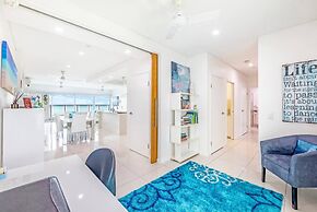 Zen Sapphire Shore Balcony - Pool - Work Desk