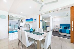 Zen Sapphire Shore Balcony - Pool - Work Desk