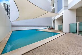 Zen Sapphire Shore Balcony - Pool - Work Desk
