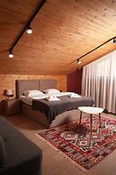 Aparan Guest House