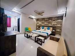SR GRAND HOTEL