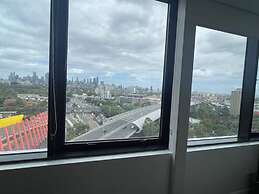Amazing City Views on 18th Floor With car Park