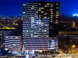 Amazing City Views on 18th Floor With car Park