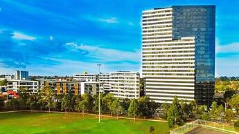 Amazing City Views on 18th Floor With car Park