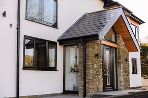 Troed-Y-Rhiw Farm