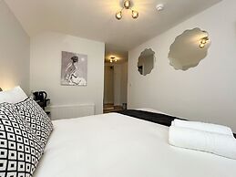 Ocho Homes Lux By Eight Continents, Belfast