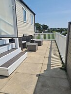 3 Bed Lodge - Sleeps 6 - Parking - Pets - Wifi