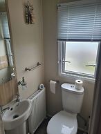 3 Bed Lodge - Sleeps 6 - Parking - Pets - Wifi