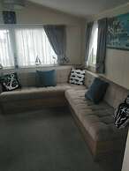 3 Bed Lodge - Sleeps 6 - Parking - Pets - Wifi