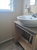3 Bed Lodge - Sleeps 6 - Parking - Pets - Wifi