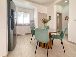 Beautiful 1 Bedroom in Great Location