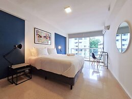 w Modern 2BR In La Cresta