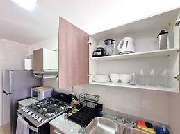 w Modern 2BR In La Cresta