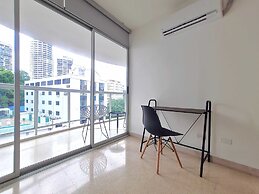 w Modern 2BR In La Cresta