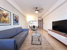 w Modern 2BR In La Cresta
