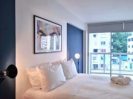 w Modern 2BR In La Cresta
