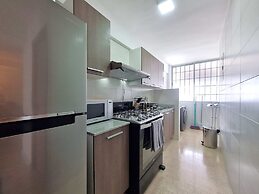w Modern 2BR In La Cresta