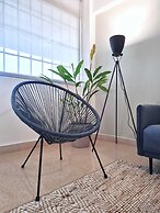 w Modern 2BR In La Cresta