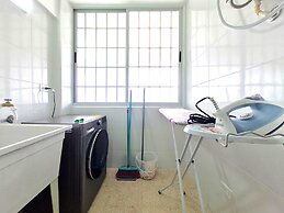 w Modern 2BR In La Cresta