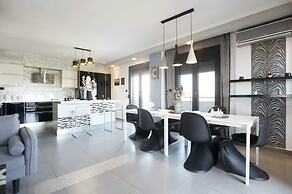 Villa Erytha - Serene Retreat With Views Garden