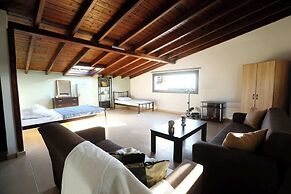 Villa Erytha - Serene Retreat With Views Garden