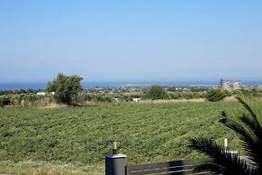 Villa Erytha - Serene Retreat With Views Garden