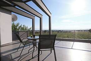 Villa Erytha - Serene Retreat With Views Garden