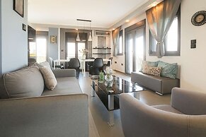 Villa Erytha - Serene Retreat With Views Garden