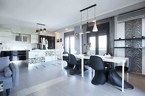 Villa Erytha - Serene Retreat With Views Garden