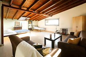 Villa Erytha - Serene Retreat With Views Garden