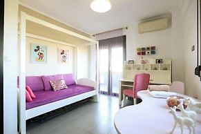 Villa Erytha - Serene Retreat With Views Garden