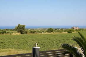 Villa Erytha - Serene Retreat With Views Garden