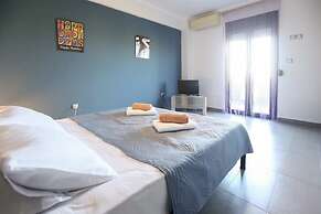 Villa Erytha - Serene Retreat With Views Garden