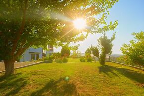 Villa Erytha - Serene Retreat With Views Garden