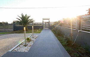 Villa Erytha - Serene Retreat With Views Garden