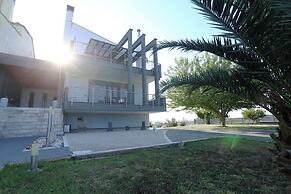 Villa Erytha - Serene Retreat With Views Garden