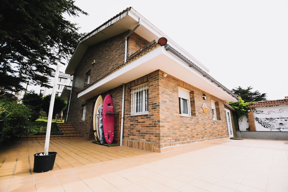 Loredo Surf House