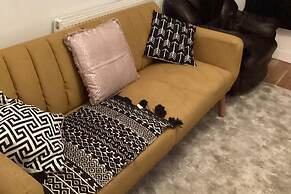 London Heathway Bliss - Spacious 4-bed House