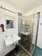 Villa many rooms with Free Parking